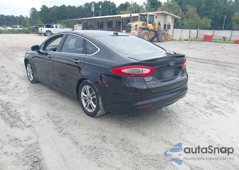 2015 Ford Fusion Hybrid Titanium z USA, uszkodzony, nr VIN 3FA6P0RU0FR218532